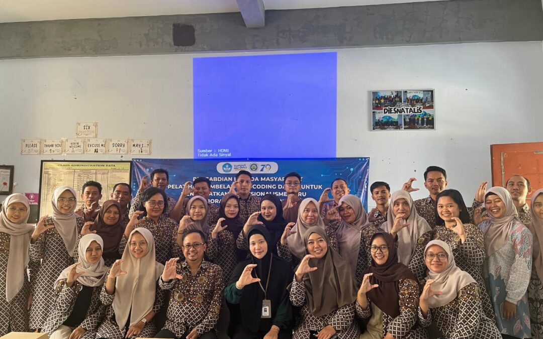 MENJADI GURU CERDAS DIGITAL: PELATIHAN CODING DAN AI UNTUK GURU SD LABORATORIUM UM KOTA BLITAR