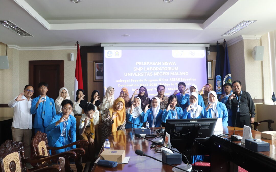 Universitas Negeri Malang Melepas 15 Siswa SMP Laboratorium UM untuk Mengikuti Program China-ASEAN Education Cooperation Week 2025 Bridge to See “Guizhou International Teacher Students Exchange Program”  2025