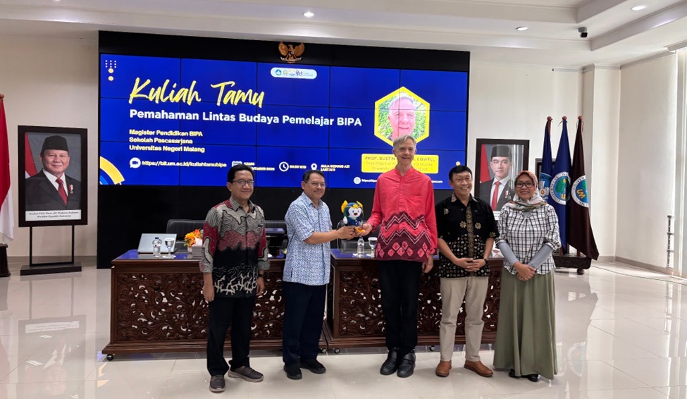 Magister BIPA UM Hadirkan Prof. Dustin Carrell Cowell: Mengajar Bahasa, Menyeberangi Jembatan Budaya